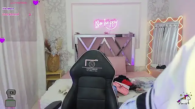 ISABELA TAY online show from February 11, 11:32 am