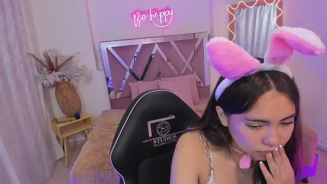 ISABELA TAY online show from November 22, 11:53 am