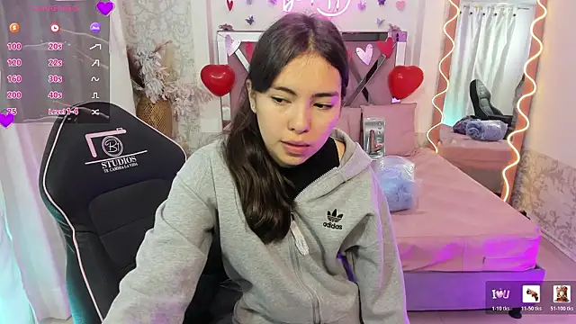 ISABELA TAY online show from February 25, 11:32 am