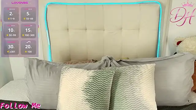 Daphne Hills online show from April 24, 6:10 pm