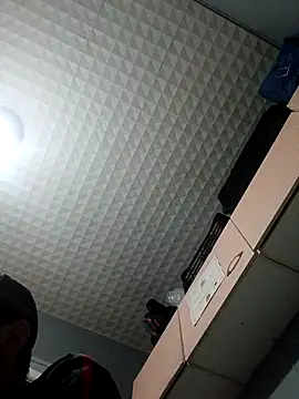 hotguy71000 online show from December 5, 5:11 pm