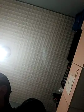 hotguy71000 online show from December 2, 4:52 pm