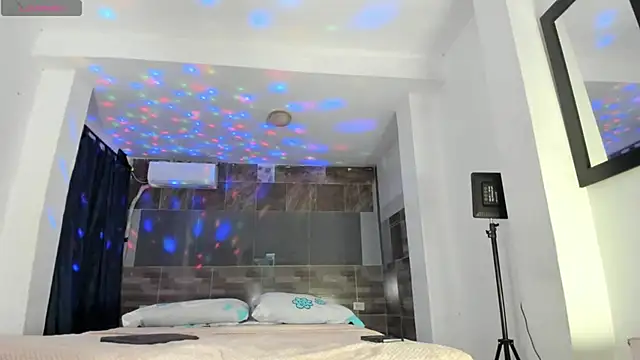 Snapshot of angell_dusttt chatting on November 29, 2:44 am angell dusttt online show from November 29, 2:44 am