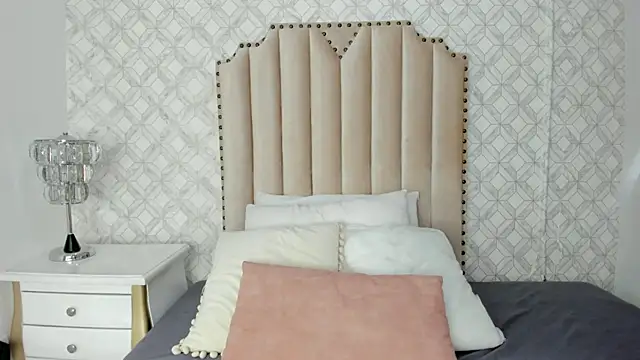 Snapshot of fallon_grey chatting on December 22, 8:09 pm fallon grey online show from December 22, 8:09 pm