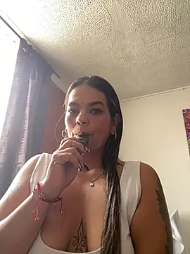 Snapshot of tasha_velvet chatting on June 19, 5:52 pm tasha velvet online show from June 19, 5:52 pm