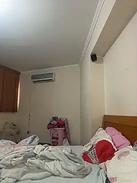 Snapshot of Anna_Bitch_Disgusting chatting on February 14, 4:40 pm Anna Bitch Disgusting online show from February 14, 4:40 pm