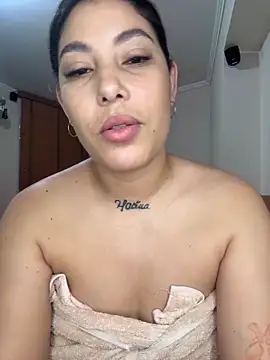 Snapshot of Anna_Bitch_Disgusting chatting on February 12, 2:33 am Anna Bitch Disgusting online show from February 12, 2:33 am