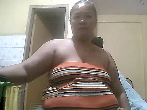 loriepinay46 online show from February 7, 11:02 pm