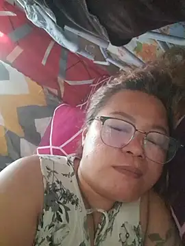 loriepinay46 online show from July 16, 11:02 pm