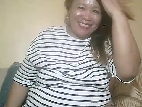 loriepinay46 online show from March 7, 5:14 am