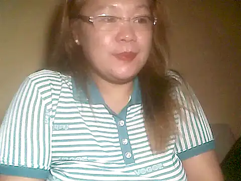 loriepinay46 online show from March 11, 3:17 pm