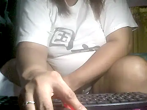 loriepinay46 online show from December 16, 8:13 pm