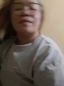 loriepinay46 online show from July 13, 2:49 pm