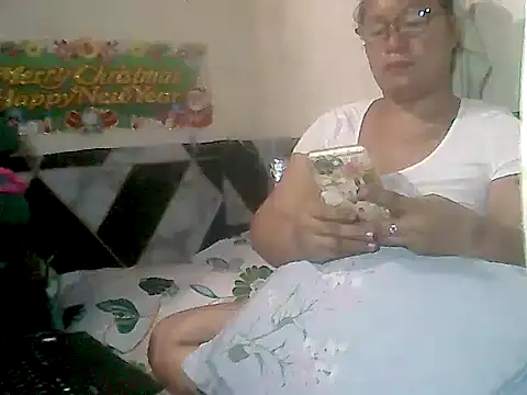 loriepinay46 online show from January 12, 1:29 pm