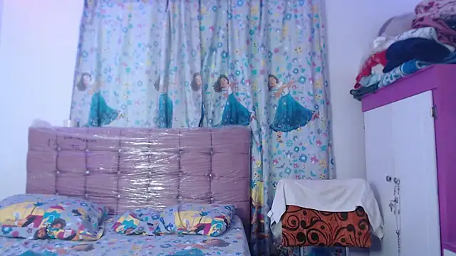 AishaOwens online show from December 17, 8:25 pm