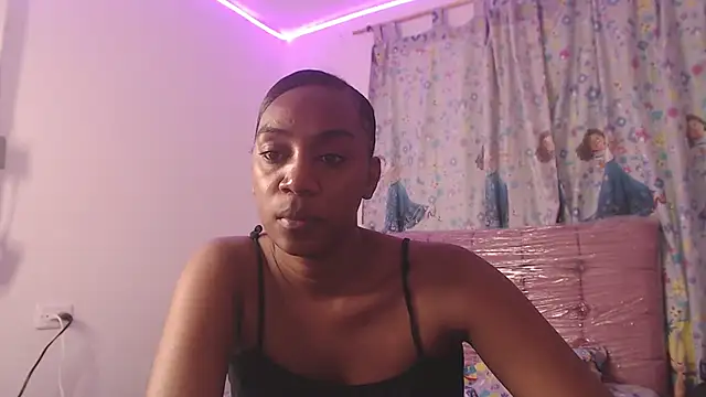 AishaOwens online show from December 15, 7:52 pm