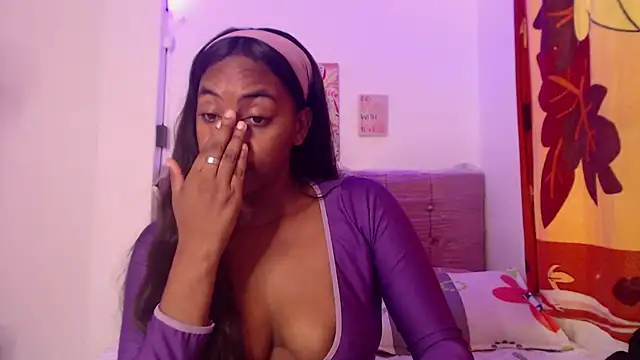 AishaOwens online show from March 3, 5:20 pm