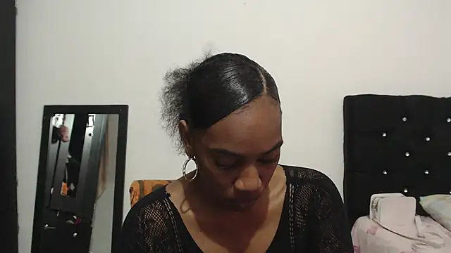 AishaOwens online show from December 5, 7:34 pm