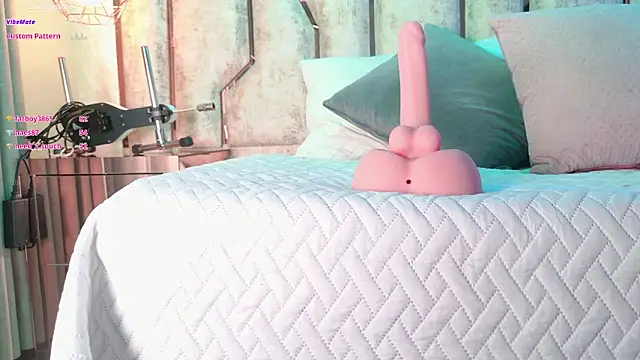 Caroline palmerr online show from December 22, 3:17 am