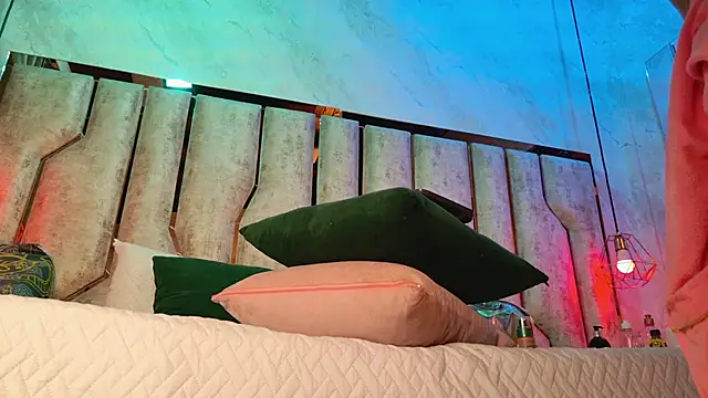 Caroline palmerr online show from December 14, 3:24 am