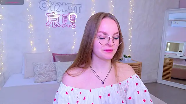 MadisonSmitt online show from April 30, 5:03 am