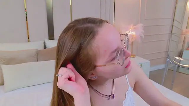 MadisonSmitt online show from April 17, 5:10 am