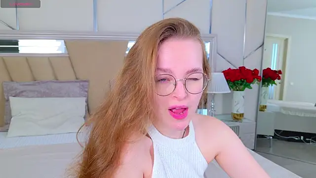 MadisonSmitt online show from April 15, 5:02 am