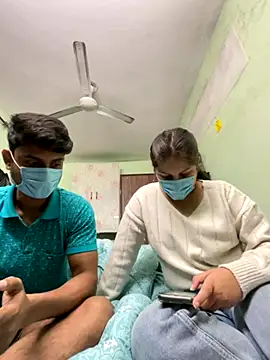 Snapshot of Cute_hotzara chatting on November 25, 4:35 am Cute hotzara online show from November 25, 4:35 am