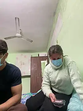 Snapshot of Cute_hotzara chatting on December 17, 4:50 am Cute hotzara online show from December 17, 4:50 am