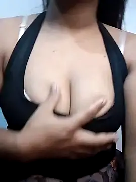 Snapshot of YuCii2k1 chatting on November 17, 7:12 am YuCii2k1 online show from November 17, 7:12 am