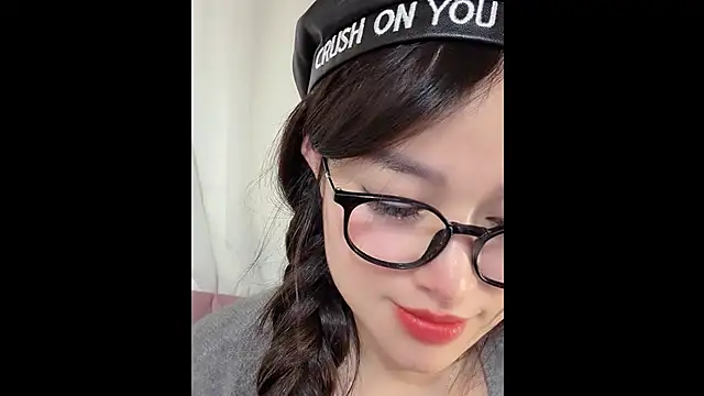 Snapshot of MiCandy-Lovee chatting on November 21, 7:02 pm MiCandy-Lovee online show from November 21, 7:02 pm