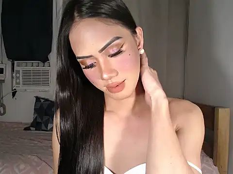 Snapshot of im_ur_wife69 chatting on February 25, 3:45 pm im ur wife69 online show from February 25, 3:45 pm