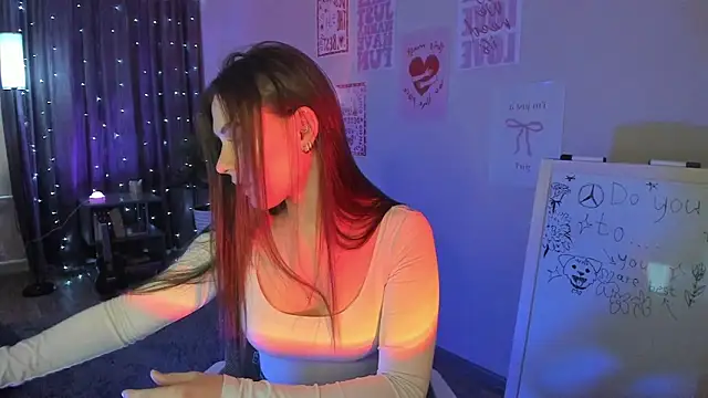 luna lust 212 online show from March 29, 4:25 am