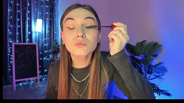 luna lust 212 online show from February 8, 4:21 am