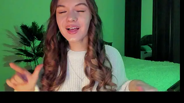 luna lust 212 online show from January 8, 5:35 am