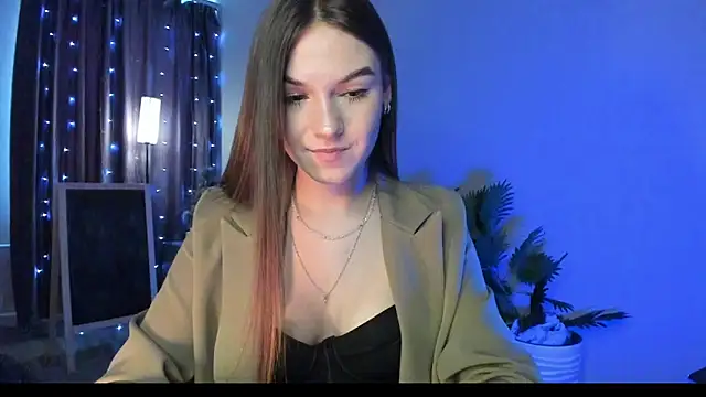 luna lust 212 online show from February 10, 12:15 pm