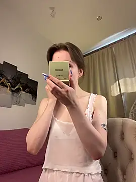 Snapshot of Shy_Vivi chatting on June 14, 1:23 pm Shy Vivi online show from June 14, 1:23 pm
