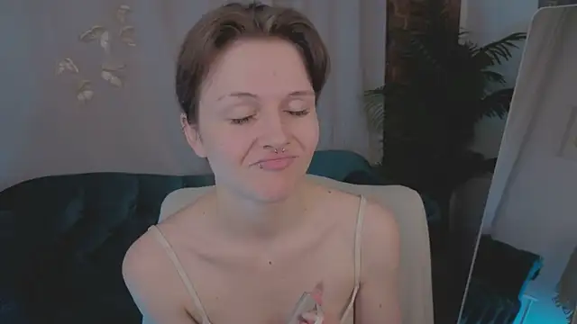 Shy Vivi online show from April 15, 3:27 pm