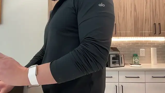 Snapshot of TheTonedPersian chatting on November 12, 11:25 am TheTonedPersian online show from November 12, 11:25 am