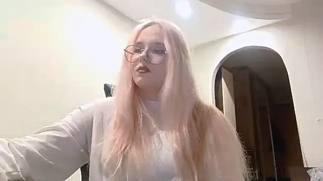 ArletteHals online show from November 12, 1:59 pm