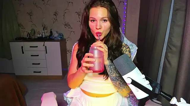 yourdreamm   online show from November 14, 7:45 am