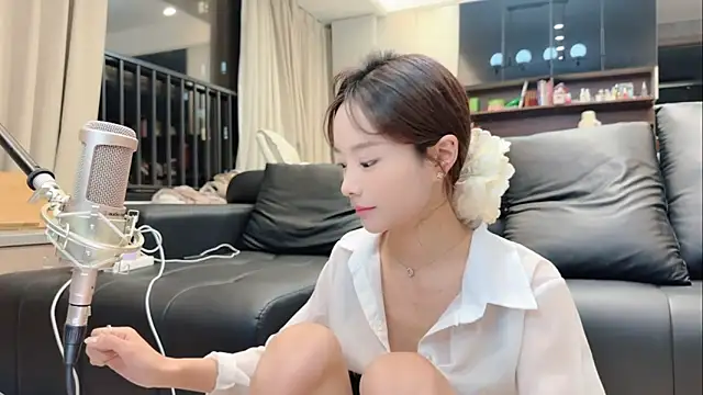 Snapshot of Butterbear chatting on May 6, 1:15 pm Butterbear online show from May 6, 1:15 pm