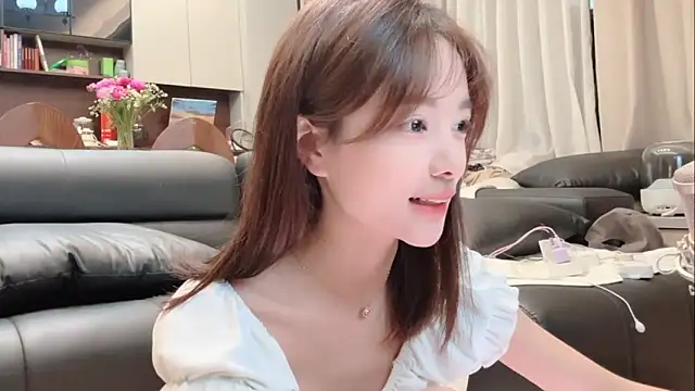 Snapshot of Butterbear chatting on May 20, 1:08 pm Butterbear online show from May 20, 1:08 pm