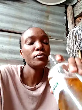 Snapshot of Beverlygurlx6 chatting on February 21, 9:00 am Beverlygurlx6 online show from February 21, 9:00 am