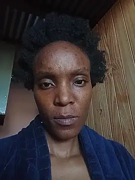 Snapshot of Beverlygurlx6 chatting on February 3, 7:35 am Beverlygurlx6 online show from February 3, 7:35 am