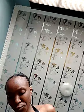 Snapshot of Beverlygurlx6 chatting on February 17, 5:49 am Beverlygurlx6 online show from February 17, 5:49 am