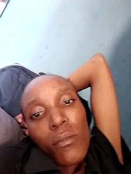 Snapshot of Beverlygurlx6 chatting on February 25, 7:41 am Beverlygurlx6 online show from February 25, 7:41 am