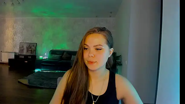 Snapshot of Kira_love_81 chatting on June 20, 4:17 am Kira love 81 online show from June 20, 4:17 am