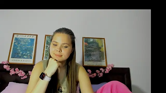 Snapshot of Kira_love_81 chatting on June 9, 12:28 pm Kira love 81 online show from June 9, 12:28 pm