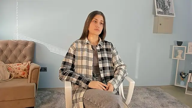 Snapshot of LucilaCashen chatting on November 16, 7:13 am LucilaCashen online show from November 16, 7:13 am